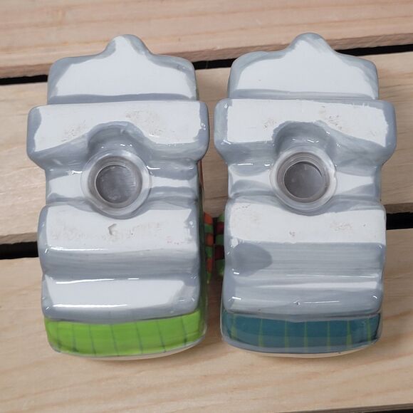 Ceramic Travel Trailers Salt & Pepper Set - Picture 6 of 7